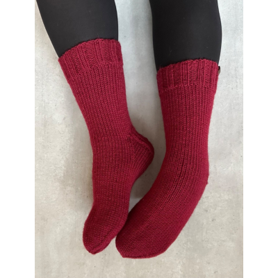 Hand Finnished perussukat - punainen