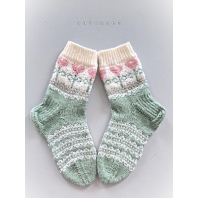 Ensirakkaus-sukat ohje, FIN