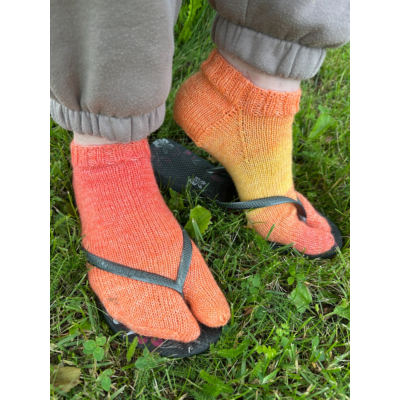 Varvassandaalisukat ohje, FIN