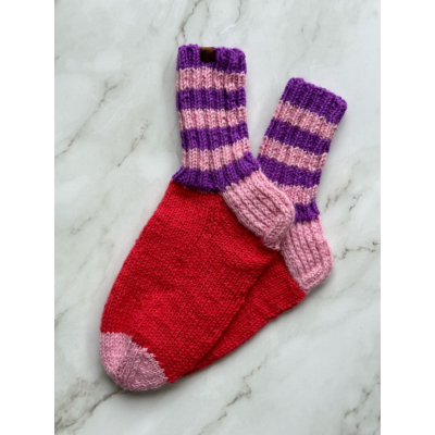 Nuoren neulojan sukat, koko 38-40 (punainen/liila)