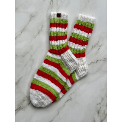 Nuoren neulojan sukat, koko 38-40 (valko/puna/vihreä)